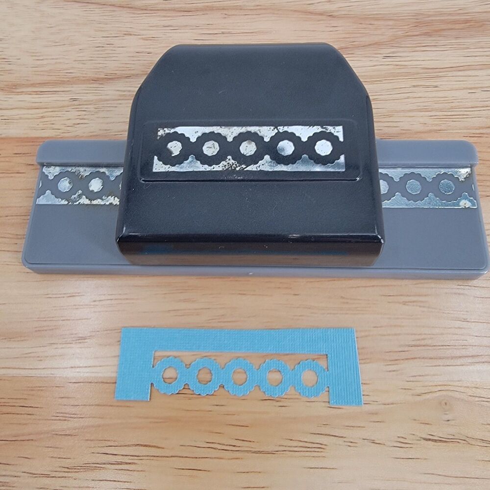 EK Success SCALLOPED CIRCLE CHAIN Paper Card Craft Border Punch 2"X0.5" Cutout